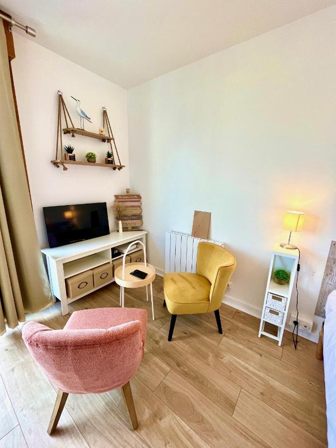 Salm, Coquet Studio Avec Balcon Ouistreham Bagian luar foto