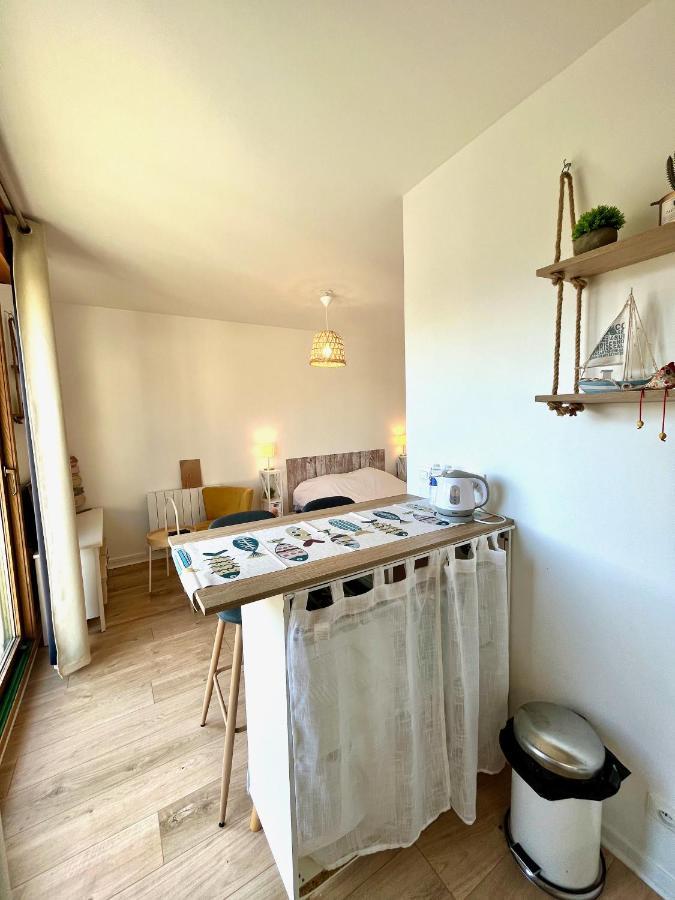 Salm, Coquet Studio Avec Balcon Ouistreham Bagian luar foto